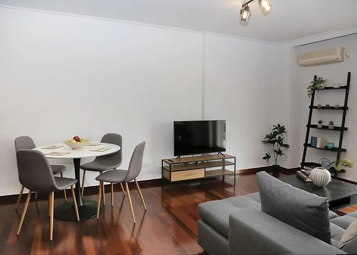 Charming Apartment Near Center